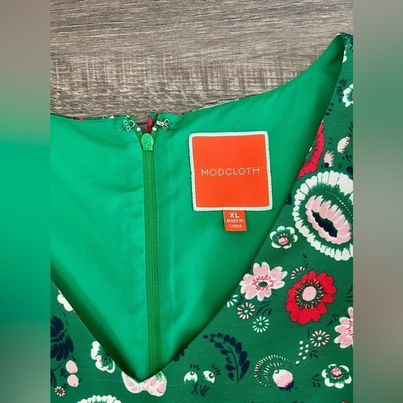 NEW! ModCloth Retro Floral Dress XL Pleated Vintage Green Pink Red 60’s Timeless - Picture 6 of 8